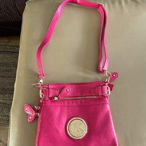 Pink Michael Kors purse. 3 inside pockets, adj. strap